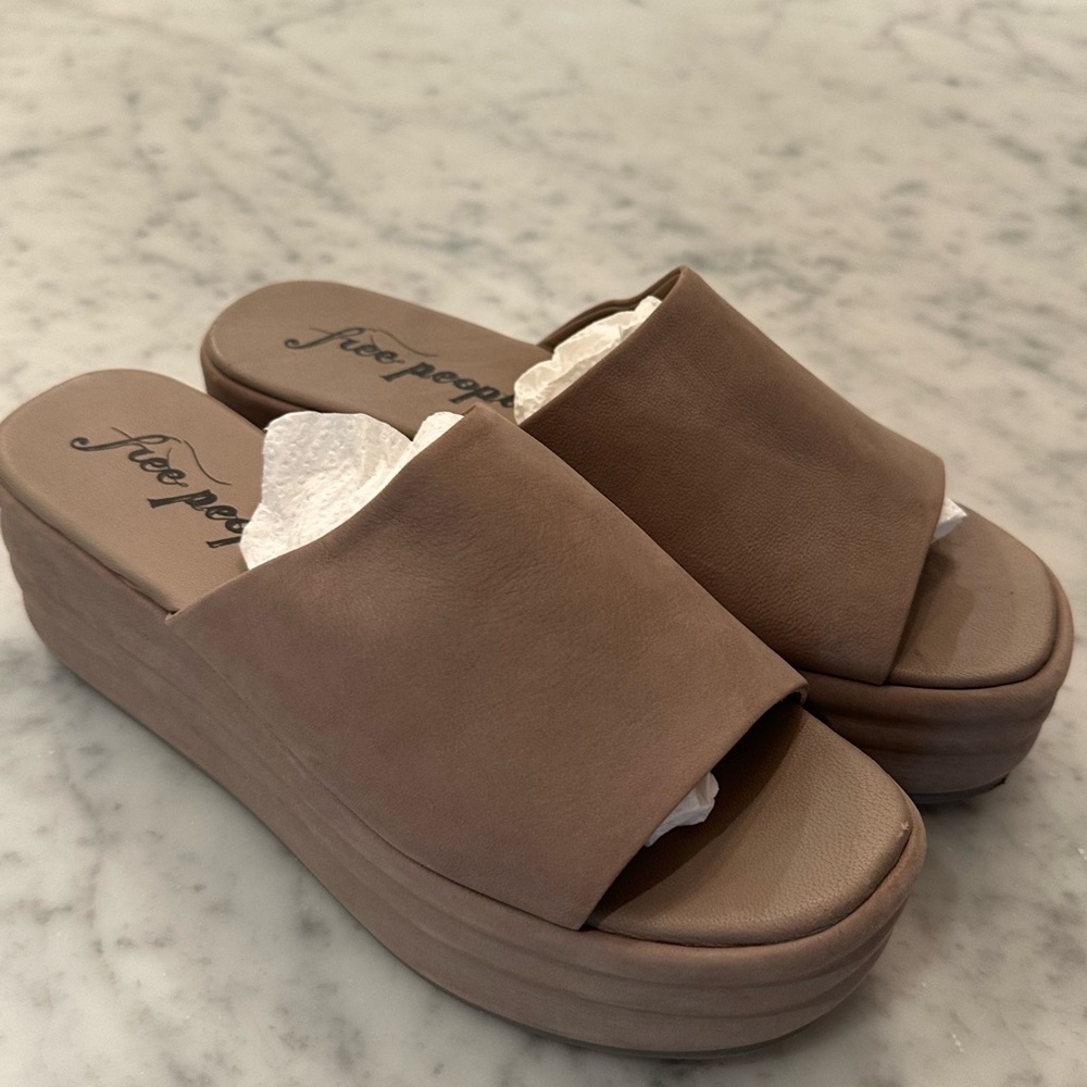 Free people elevated slides size 39 (color neutral)